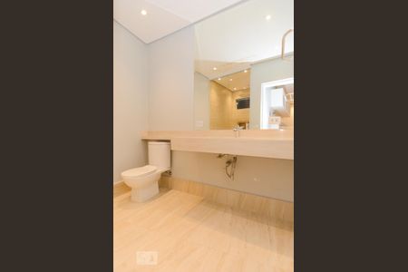 Casa à venda com 411m², 5 quartos e 8 vagas Casa à venda com 411m², 5 quartos e 8 vagasBanheiro da Suíte 2