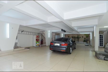 Casa à venda com 411m², 5 quartos e 8 vagas Casa à venda com 411m², 5 quartos e 8 vagasGaragem