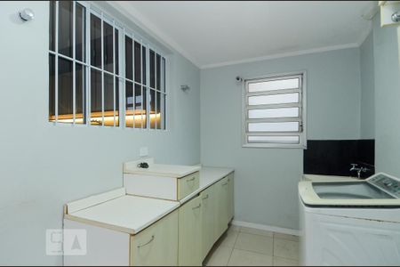 Casa à venda com 411m², 5 quartos e 8 vagas Casa à venda com 411m², 5 quartos e 8 vagasÁrea de Serviço