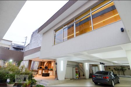 Casa à venda com 411m², 5 quartos e 8 vagas Casa à venda com 411m², 5 quartos e 8 vagasGaragem