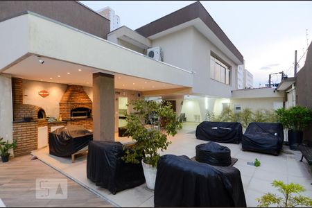 Casa à venda com 411m², 5 quartos e 8 vagas Casa à venda com 411m², 5 quartos e 8 vagasFrente da Casa
