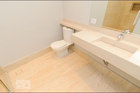 Casa à venda com 411m², 5 quartos e 8 vagas Casa à venda com 411m², 5 quartos e 8 vagasBanheiro da Suíte 2