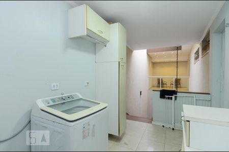 Casa à venda com 411m², 5 quartos e 8 vagas Casa à venda com 411m², 5 quartos e 8 vagasÁrea de Serviço