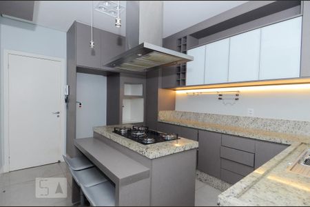 Casa à venda com 411m², 5 quartos e 8 vagas Casa à venda com 411m², 5 quartos e 8 vagasCozinha