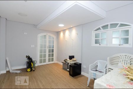 Casa à venda com 411m², 5 quartos e 8 vagas Casa à venda com 411m², 5 quartos e 8 vagasQuarto de Serviço