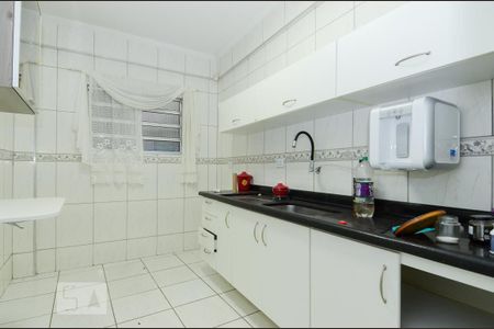Casa à venda com 411m², 5 quartos e 8 vagas Casa à venda com 411m², 5 quartos e 8 vagasCozinha da Área da Churrasqueira
