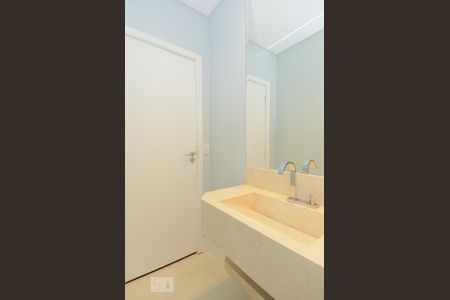 Casa à venda com 411m², 5 quartos e 8 vagas Casa à venda com 411m², 5 quartos e 8 vagasLavabo