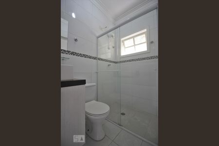 Banheiro da suíte de casa de condomínio à venda com 3 quartos, 155m² em Jardim Monte Kemel, São Paulo