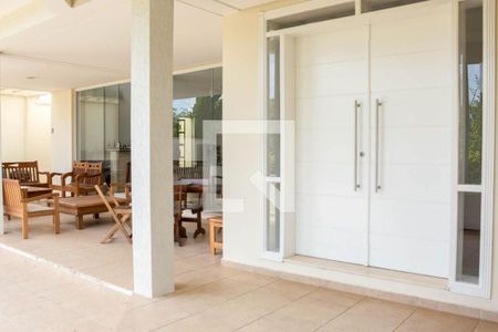 Casa de condomínio à venda com 580m², 4 quartos e 6 vagas Casa de condomínio à venda com 580m², 4 quartos e 6 vagasVaranda da Sala