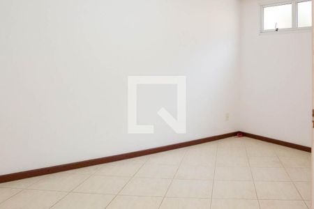 Casa de condomínio à venda com 580m², 4 quartos e 6 vagas Casa de condomínio à venda com 580m², 4 quartos e 6 vagasSuíte 2