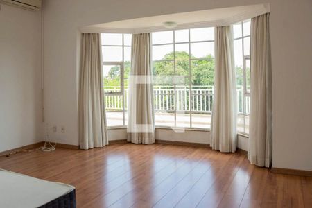 Casa de condomínio à venda com 580m², 4 quartos e 6 vagas Casa de condomínio à venda com 580m², 4 quartos e 6 vagasSuíte 1