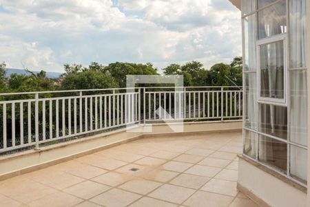 Casa de condomínio à venda com 580m², 4 quartos e 6 vagas Casa de condomínio à venda com 580m², 4 quartos e 6 vagasSacada da Suíte 4