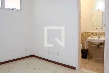 Casa de condomínio à venda com 580m², 4 quartos e 6 vagas Casa de condomínio à venda com 580m², 4 quartos e 6 vagasSuíte 2