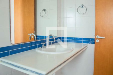 Casa de condomínio à venda com 580m², 4 quartos e 6 vagas Casa de condomínio à venda com 580m², 4 quartos e 6 vagasBanheiro da Suíte 3