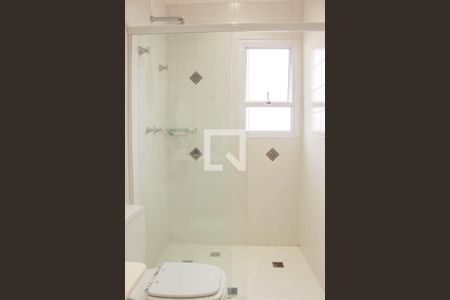 Casa de condomínio à venda com 580m², 4 quartos e 6 vagas Casa de condomínio à venda com 580m², 4 quartos e 6 vagasBanheiro da Suíte 4