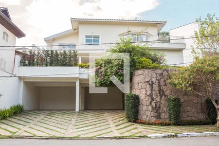 Casa de condomínio à venda com 580m², 4 quartos e 6 vagas Casa de condomínio à venda com 580m², 4 quartos e 6 vagasFachada