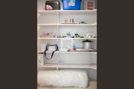 Casa de condomínio à venda com 580m², 4 quartos e 6 vagas Casa de condomínio à venda com 580m², 4 quartos e 6 vagasDespensa