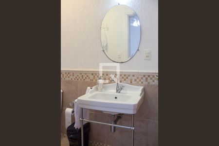 Casa de condomínio à venda com 580m², 4 quartos e 6 vagas Casa de condomínio à venda com 580m², 4 quartos e 6 vagasBanheiro da Suíte 2