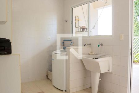 Casa de condomínio à venda com 580m², 4 quartos e 6 vagas Casa de condomínio à venda com 580m², 4 quartos e 6 vagasÁrea de Serviço