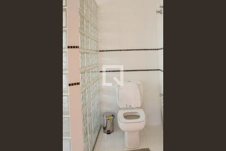 Casa de condomínio à venda com 580m², 4 quartos e 6 vagas Casa de condomínio à venda com 580m², 4 quartos e 6 vagasBanheiro da Suíte 1