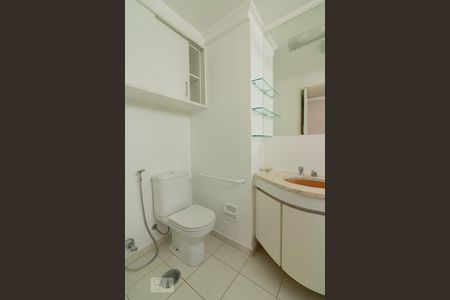 Banheiro Suíte de apartamento à venda com 2 quartos, 80m² em Itaim Bibi, São Paulo