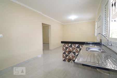 Cozinha e Sala de casa para alugar com 2 quartos, 90m² em Jardim Balneario Meia Ponte, Goiânia