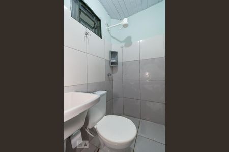 Banheiro de kitnet/studio para alugar com 1 quarto, 24m² em Cidade Jardim, Goiânia