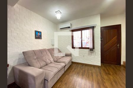 Sala de casa à venda com 2 quartos, 72m² em Olaria, Canoas