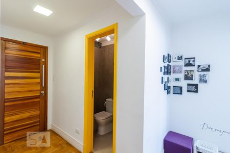 Corredor  de apartamento para alugar com 3 quartos, 100m² em Aclimação, São Paulo