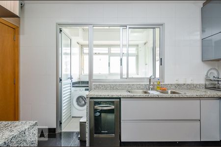 Apartamento à venda com 126m², 3 quartos e 2 vagas Apartamento à venda com 126m², 3 quartos e 2 vagasCozinha