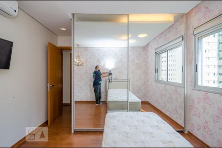 Apartamento à venda com 126m², 3 quartos e 2 vagas Apartamento à venda com 126m², 3 quartos e 2 vagasQuarto 2