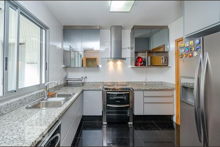 Apartamento à venda com 126m², 3 quartos e 2 vagas Apartamento à venda com 126m², 3 quartos e 2 vagasCozinha