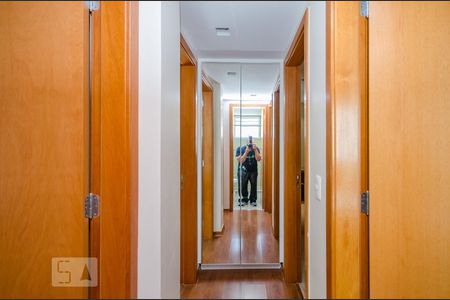 Apartamento à venda com 126m², 3 quartos e 2 vagas Apartamento à venda com 126m², 3 quartos e 2 vagasCorredor