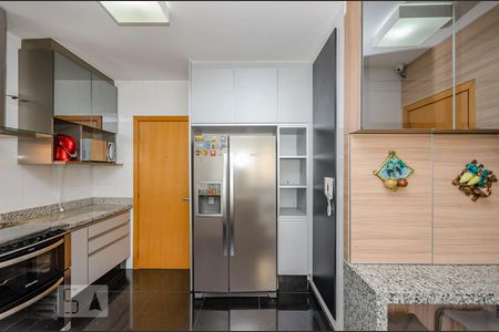 Apartamento à venda com 126m², 3 quartos e 2 vagas Apartamento à venda com 126m², 3 quartos e 2 vagasCozinha