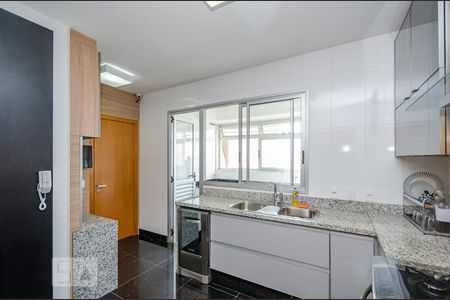 Apartamento à venda com 126m², 3 quartos e 2 vagas Apartamento à venda com 126m², 3 quartos e 2 vagasCozinha