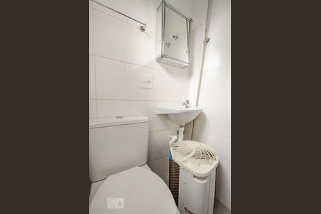 Apartamento à venda com 126m², 3 quartos e 2 vagas Apartamento à venda com 126m², 3 quartos e 2 vagasBanheiro de Serviço