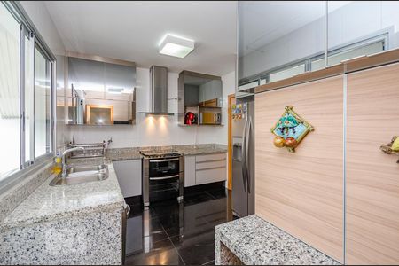 Apartamento à venda com 126m², 3 quartos e 2 vagas Apartamento à venda com 126m², 3 quartos e 2 vagasCozinha