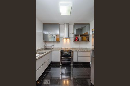 Apartamento à venda com 126m², 3 quartos e 2 vagas Apartamento à venda com 126m², 3 quartos e 2 vagasCozinha