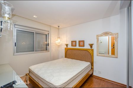 Apartamento à venda com 126m², 3 quartos e 2 vagas Apartamento à venda com 126m², 3 quartos e 2 vagasSuíte