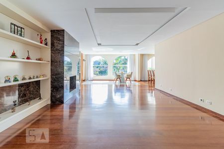 Sala de Estar de casa de condomínio à venda com 4 quartos, 533m² em Jardim Marajoara, São Paulo