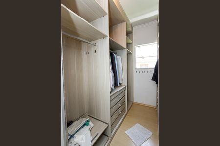 Closet suite 1 de casa à venda com 3 quartos, 264m² em Parque São Domingos, São Paulo