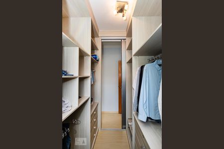 Closet suite 1 de casa à venda com 3 quartos, 264m² em Parque São Domingos, São Paulo