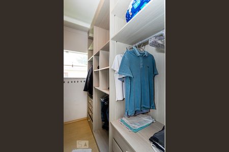 Closet suite 1 de casa à venda com 3 quartos, 264m² em Parque São Domingos, São Paulo