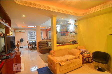 Sala de casa à venda com 5 quartos, 377m² em Niterói, Canoas