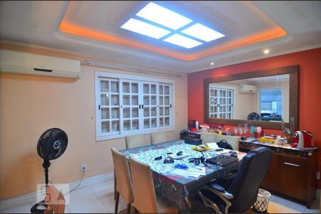 Sala de jantar de casa à venda com 5 quartos, 377m² em Niterói, Canoas