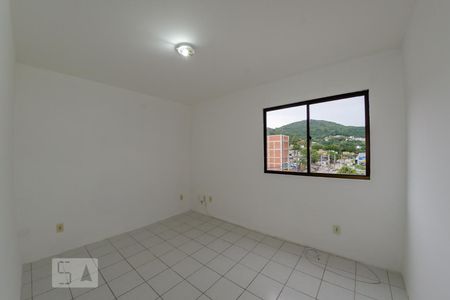 Quarto 1 de apartamento para alugar com 2 quartos, 54m² em Itacorubi, Florianópolis