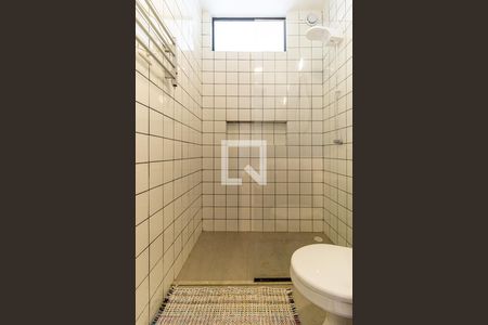 Banheiro de kitnet/studio para alugar com 1 quarto, 38m² em República, São Paulo