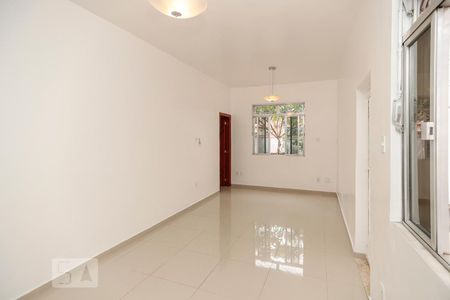 Sala de casa para alugar com 2 quartos, 150m² em Piedade, Rio de Janeiro
