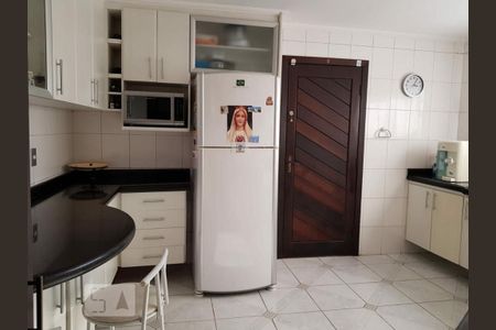 Cozinha de casa à venda com 3 quartos, 150m² em Jardim Santo Antoninho, São Paulo