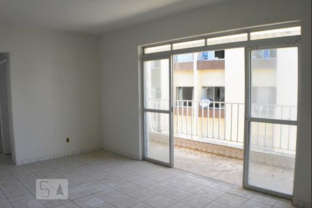 Sala com varanda de apartamento para alugar com 3 quartos, 100m² em Costa Azul, Salvador